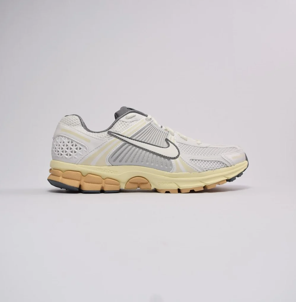 کتونی نایک Nike vomero 5