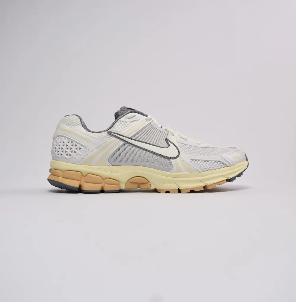 کتونی نایک Nike vomero 5