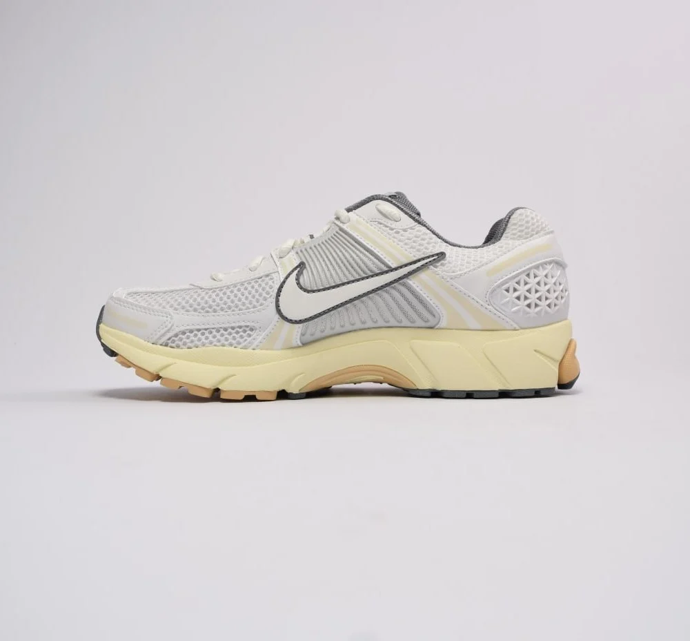 کتونی نایک Nike vomero 5