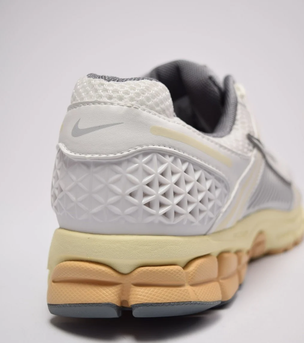 کتونی نایک Nike vomero 5